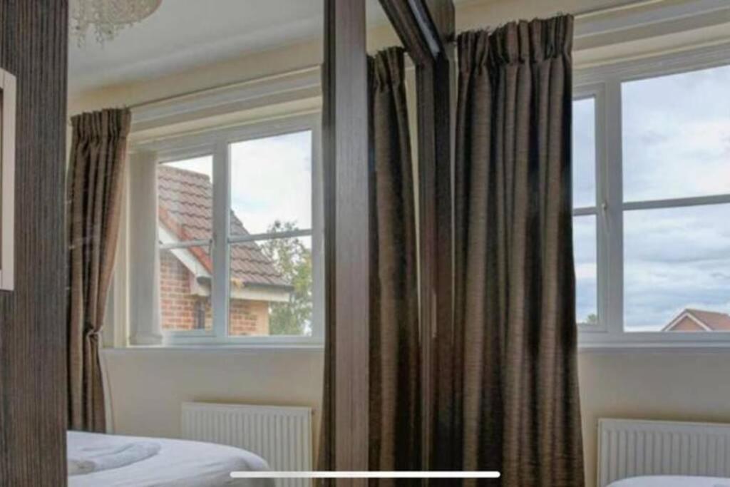 Luxury 4 Bedroom House Manchester Exteriér fotografie