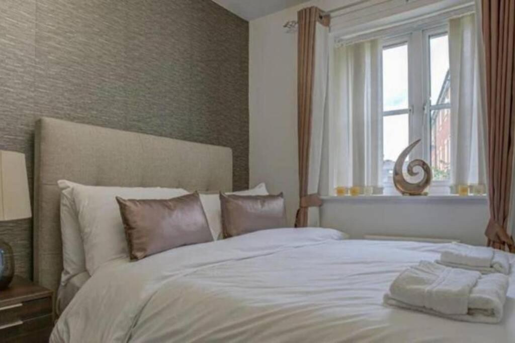 Luxury 4 Bedroom House Manchester Exteriér fotografie